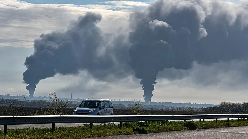 Ukraine War: Deadly Strikes Mark Chernobyl Anniversary Amid Nuclear Safety Fears