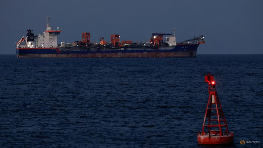 Aramco Warns of Oil Market Catastrophe if Hormuz Strait Blocked