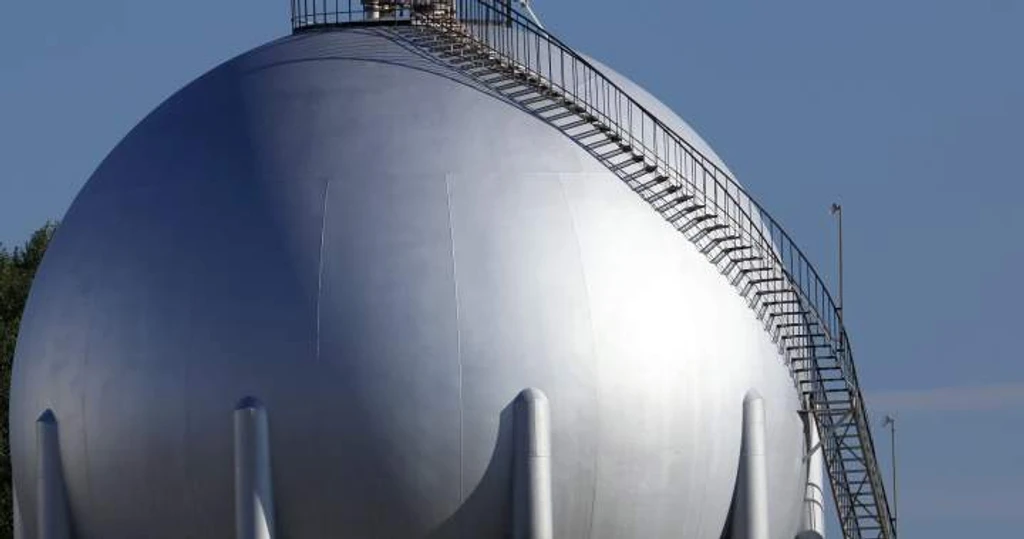 Alberta Bets on Natural Gas for AI Data Centers, Clashing with Federal Green Goals