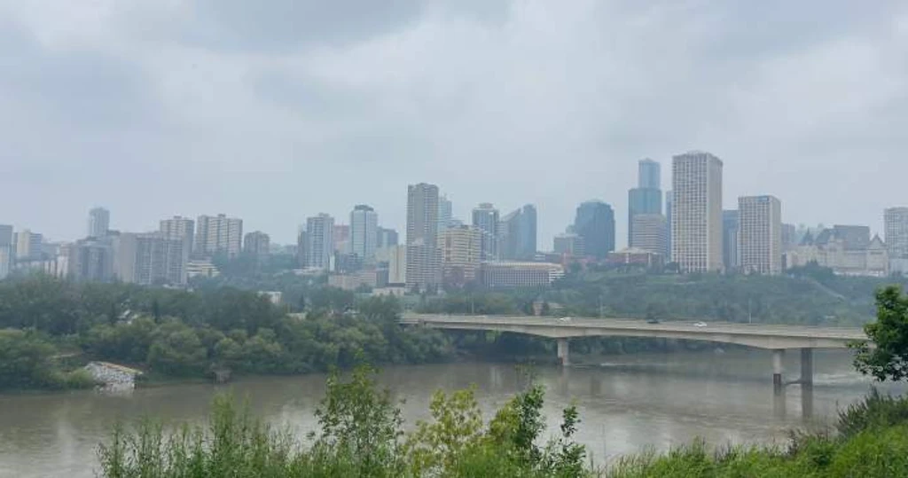 Alberta Air Quality Warning: NWT Wildfire Smoke Blankets Edmonton
