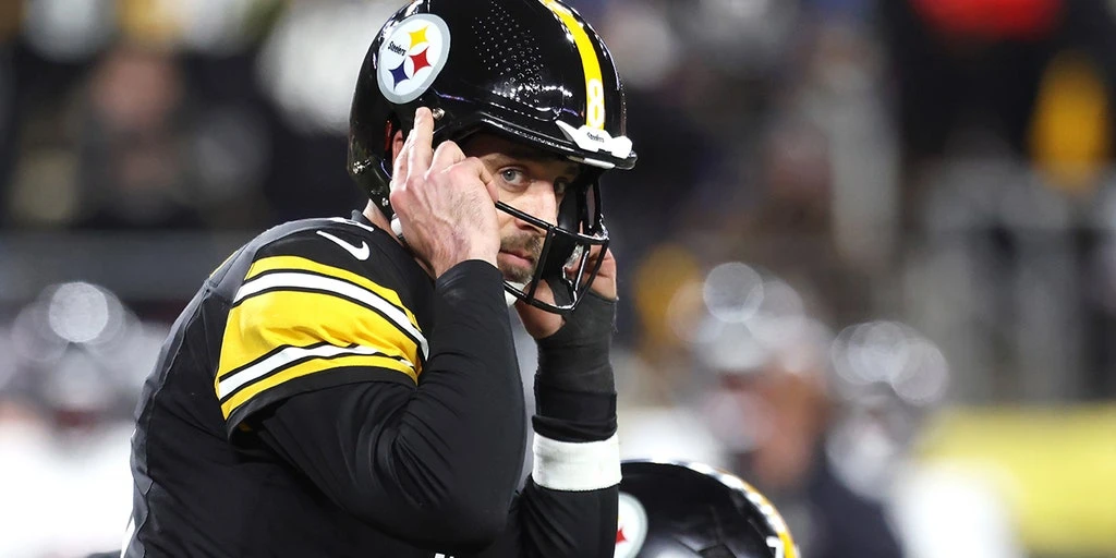 Aaron Rodgers Remains Tight-Lipped on 2026 NFL Playing Status