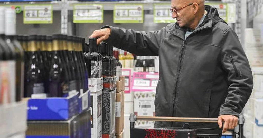 Canada Sees Steepest Annual Alcohol Sales Drop on Record
