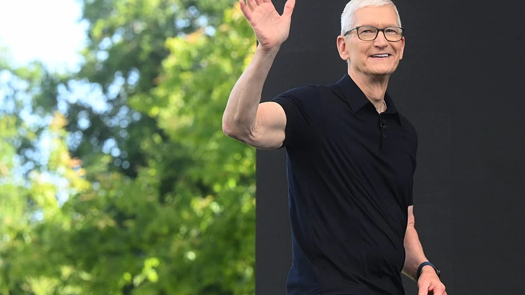 Apple Unveils Siri AI in Tim Cook's Final WWDC Keynote