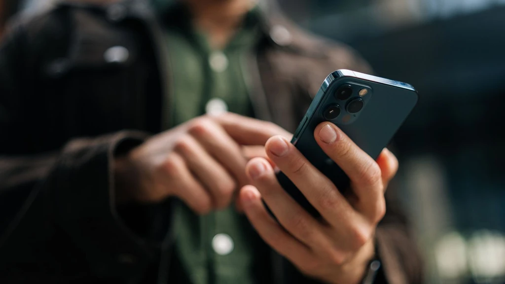 Apple Warns iPhone Users: Update Now to Avoid Spyware
