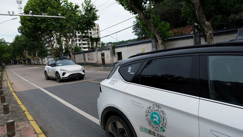 Driverless Taxis Stop Mid-Traffic in China