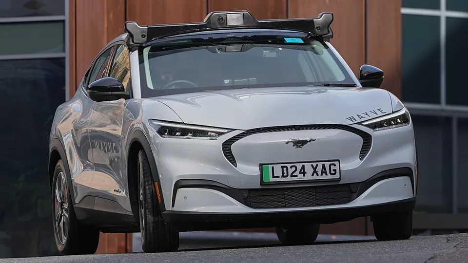 London Streets Test AI-Powered Driverless Taxis