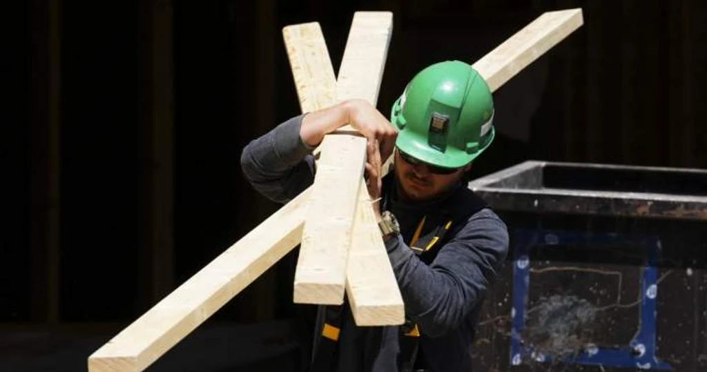 Bank of Canada and Economists Resist Official Recession Label Despite GDP Decline