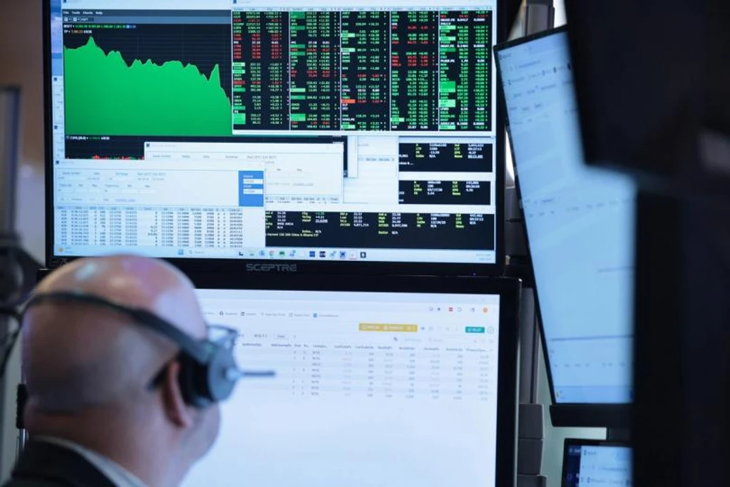 US Stocks Hit Record Highs While Bitcoin Stalls Near $75,000