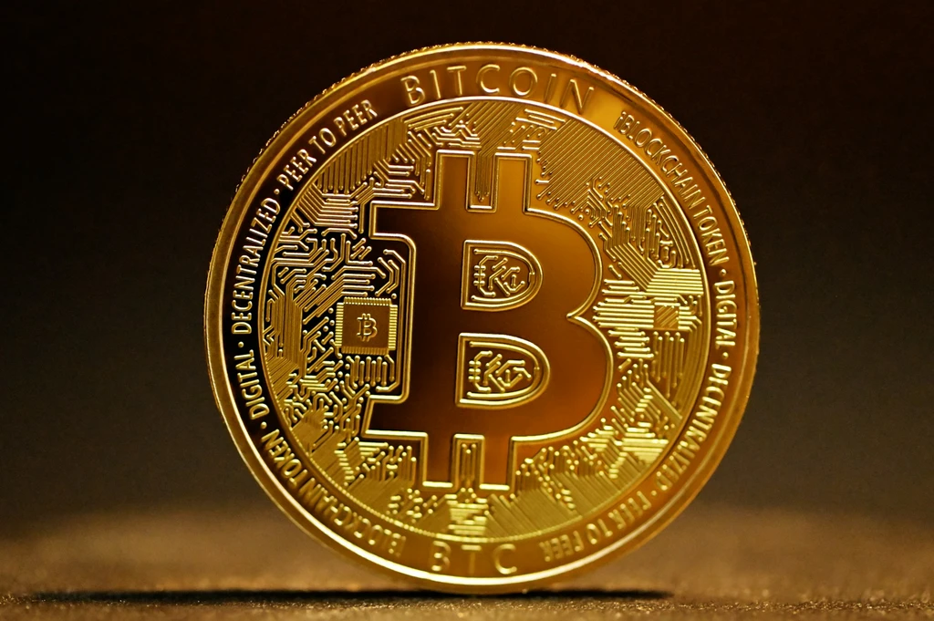 Bitcoin ETFs Achieve Longest Inflow Streak Since October 2025, Attracting $2.4B