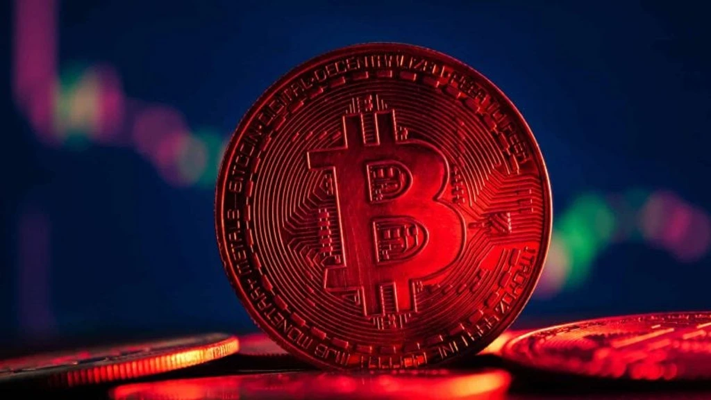 Bitcoin Falls Below $60,000 as $650M in Longs Liquidated