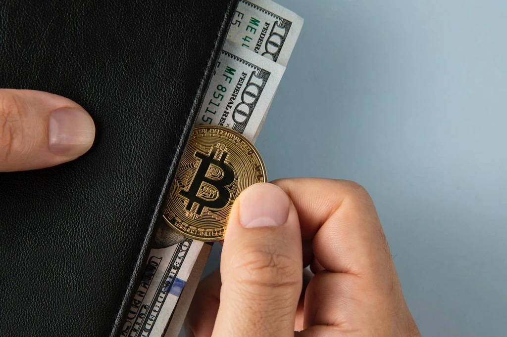 Bitcoin LTH Supply Surge May Mislead Investors, Analyst Warns