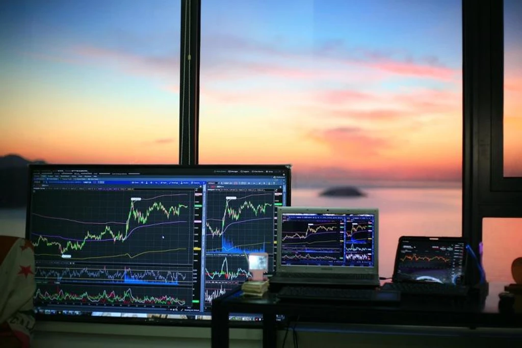 Ceasefire News Sparks Surge in Bitcoin and Tech Stocks, Oil Tumbles
