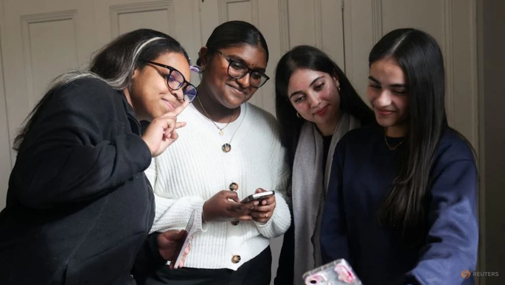 UK Charts Aggressive Social Media Ban for Under-16s