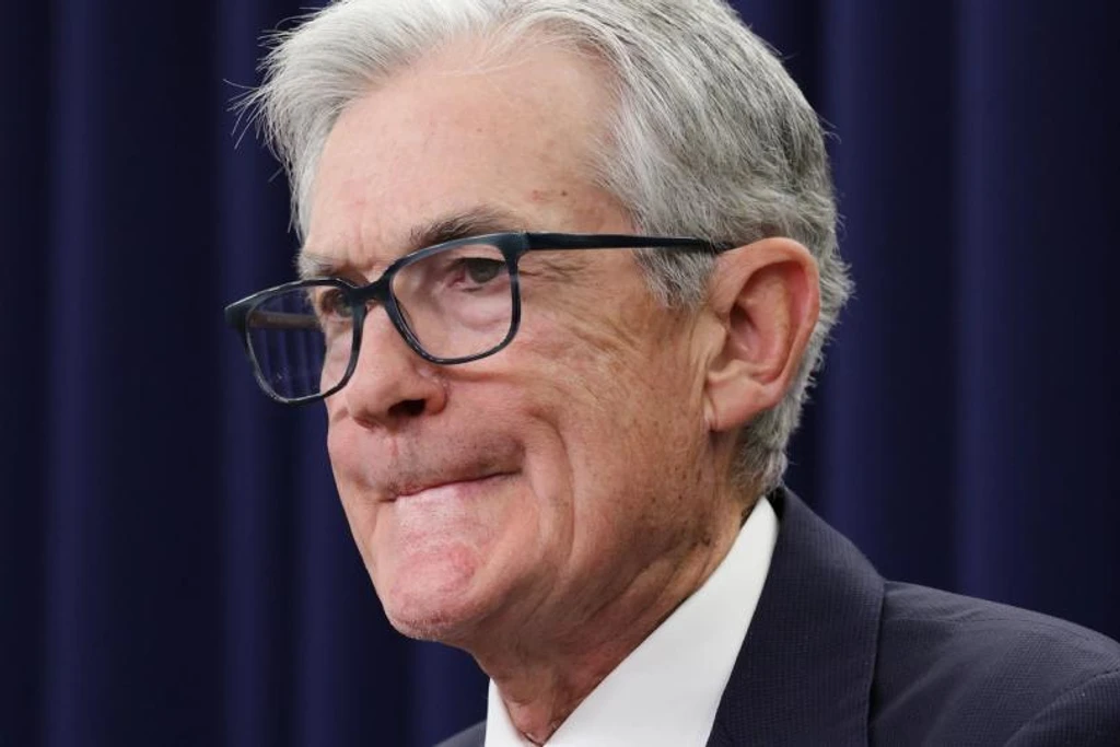 Bitcoin Rally Pauses Ahead of Fed Decision Amid Hawkish Risk