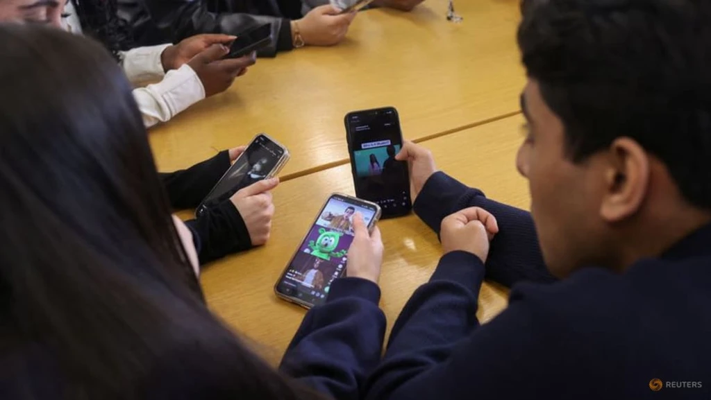 Britain to Ban Social Media for Users Under 16