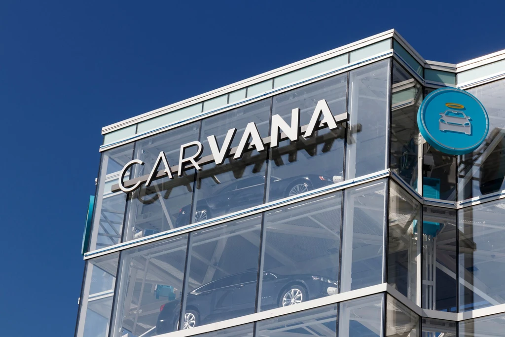 Carvana Embraces Physical Dealerships: A Shift Toward Customer-Centric Sales