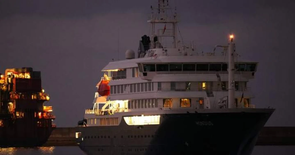 Canadians on Hantavirus-Stricken Cruise Ship Prepare to Disembark