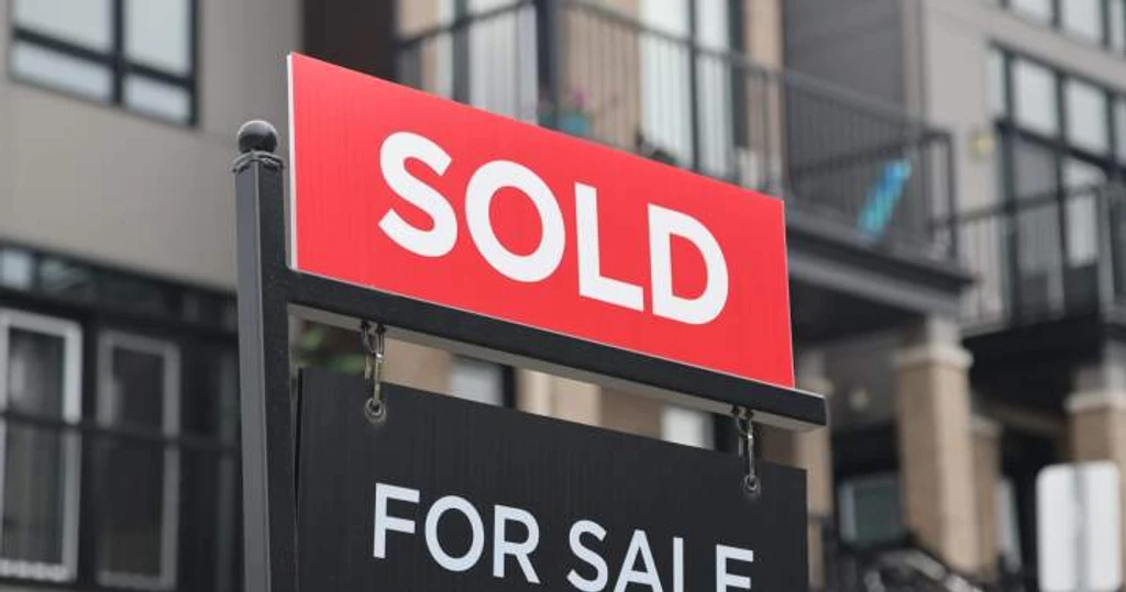 79% of Canadian Couples Want Cash for Down Payment Over Wedding Gifts