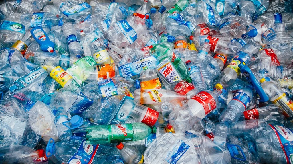 Clean Hydrogen from Plastic Waste and Old Car Batteries