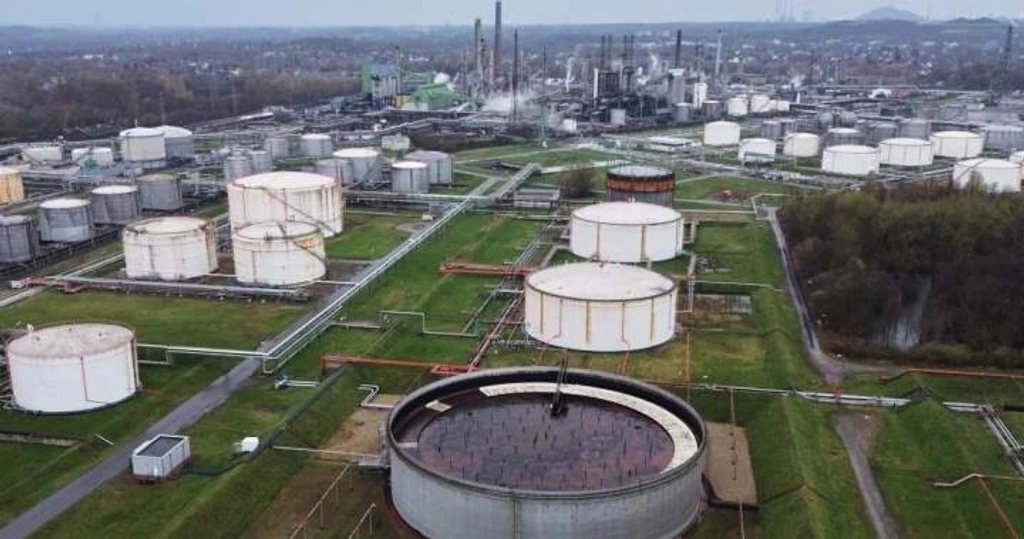 31 Nations, Led by Canada, Agree to Release 400 Million Barrels of Emergency Oil