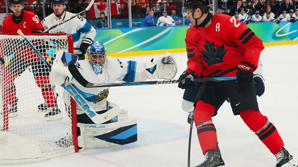 Canada Overcomes Crosby's Absence, Advances to Olympic Gold Medal Game