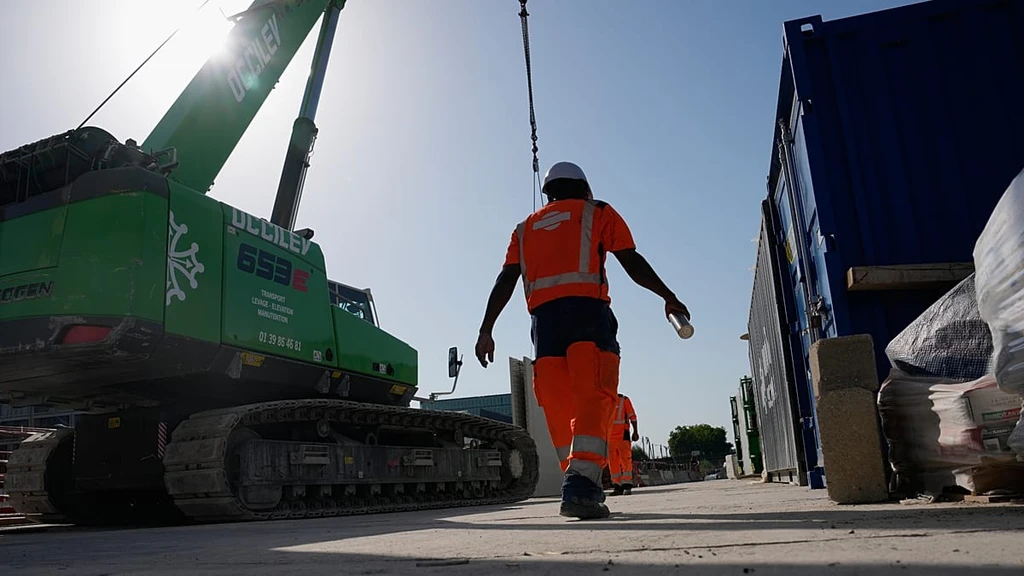 European Trade Unions Demand World Cup-Style Cooling Breaks Amid Record Heat