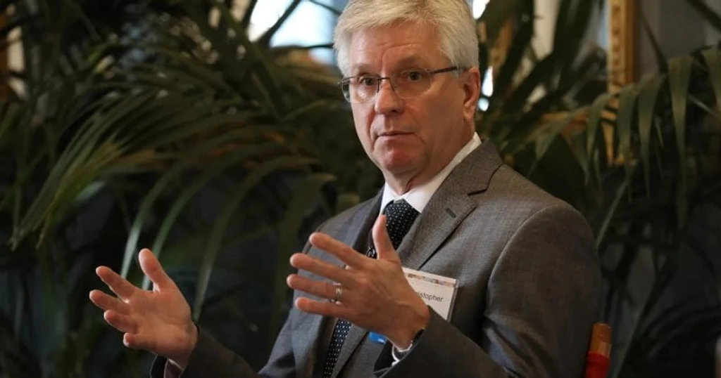 Fed Governor Waller Challenges Trump Rate Cut Push on His Own Terms