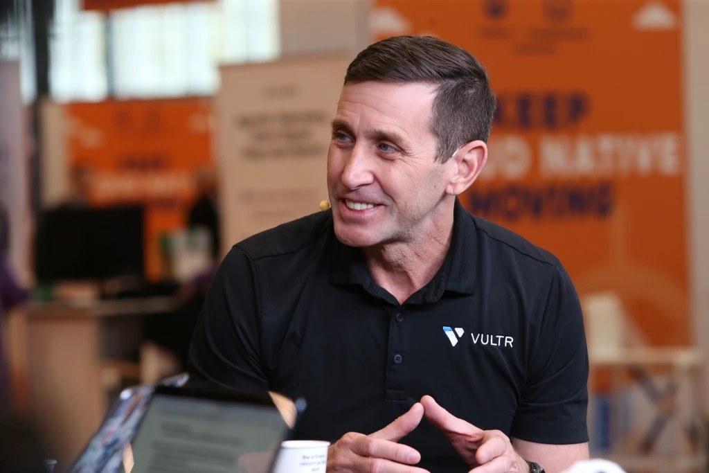 Enterprises Rush Into AI Amid Deployment Complexity