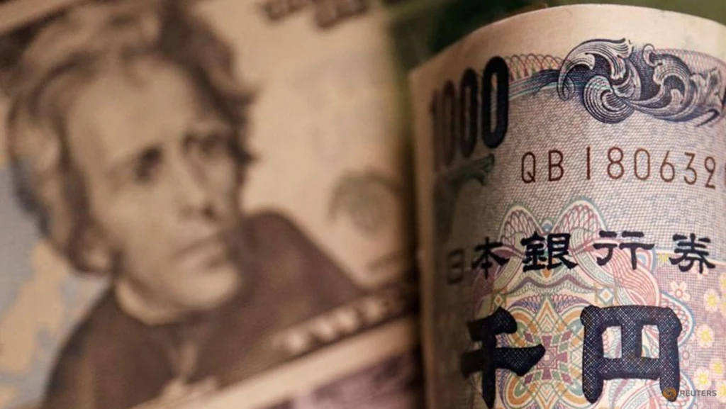 Dollar Hits One-Week High as Gulf Tensions Escalate, Yen Nears Intervention Zone
