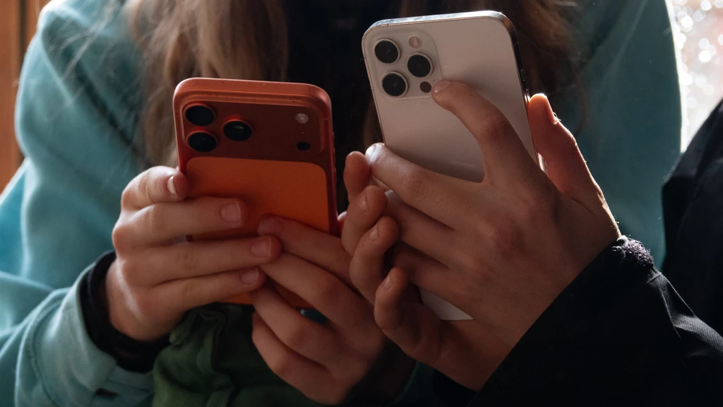DarkSword Exploit Puts Hundreds of Millions of iPhones at Risk
