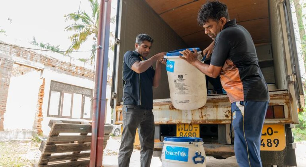 Hormuz Tensions Choke Global Supply Chains Despite Ceasefire