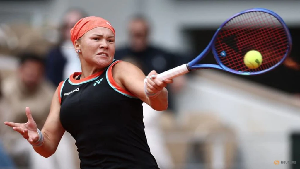 Shnaider Upsets Sabalenka at French Open, Cites Wind Strategy