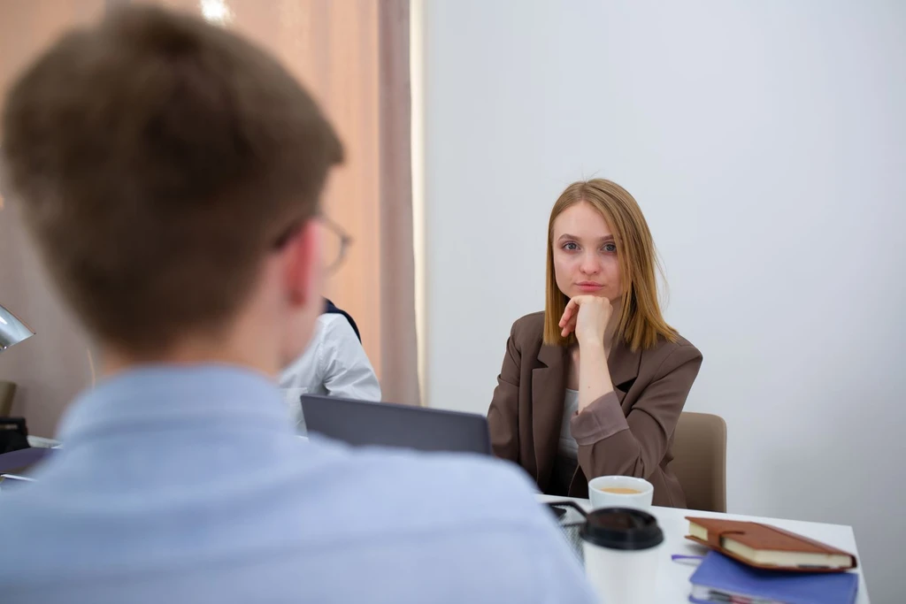 Introverts Report Facts While Extroverts Interpret Meaning: Linguistic Study Reveals Leadership Bias
