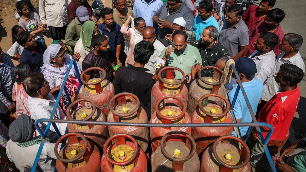India's Restaurants Face Cooking Gas Crisis Amid Middle East War