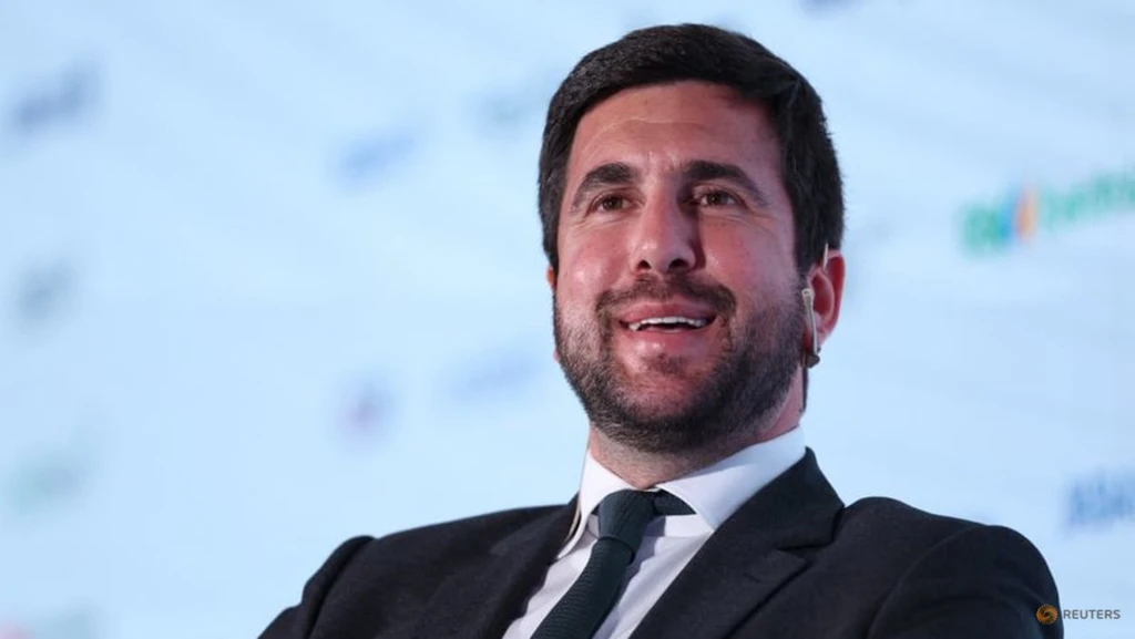 Real Madrid Presidential Race Heats Up: Energy Tycoon Riquelme Challenges Perez