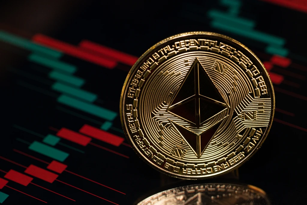 Ethereum Price Faces Pressure as Whales Exit and Derivatives Market Shrinks