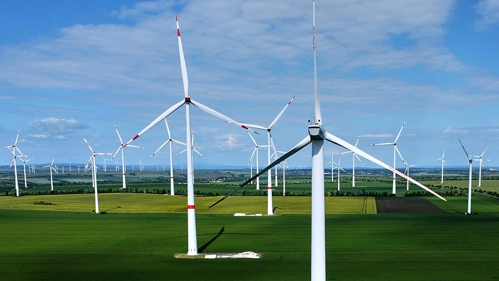 UN Climate Chief: Fossil Fuels Undermine National Security; Renewables Offer Sovereignty
