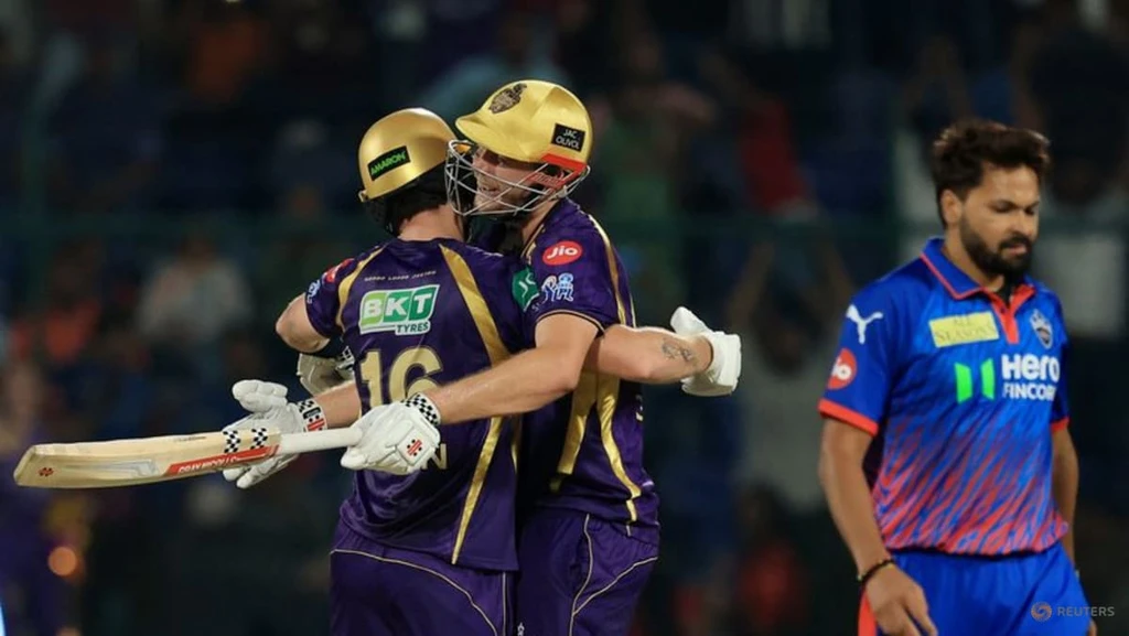 Green's Selfless Act Helps Allen to Maiden IPL Century