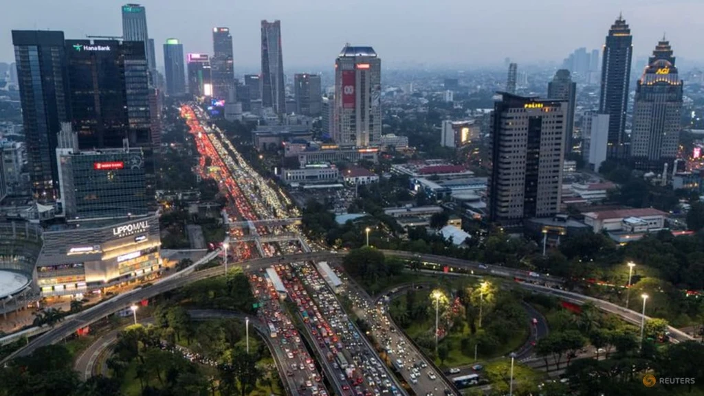 Fitch Downgrades Indonesia's Credit Outlook to Negative