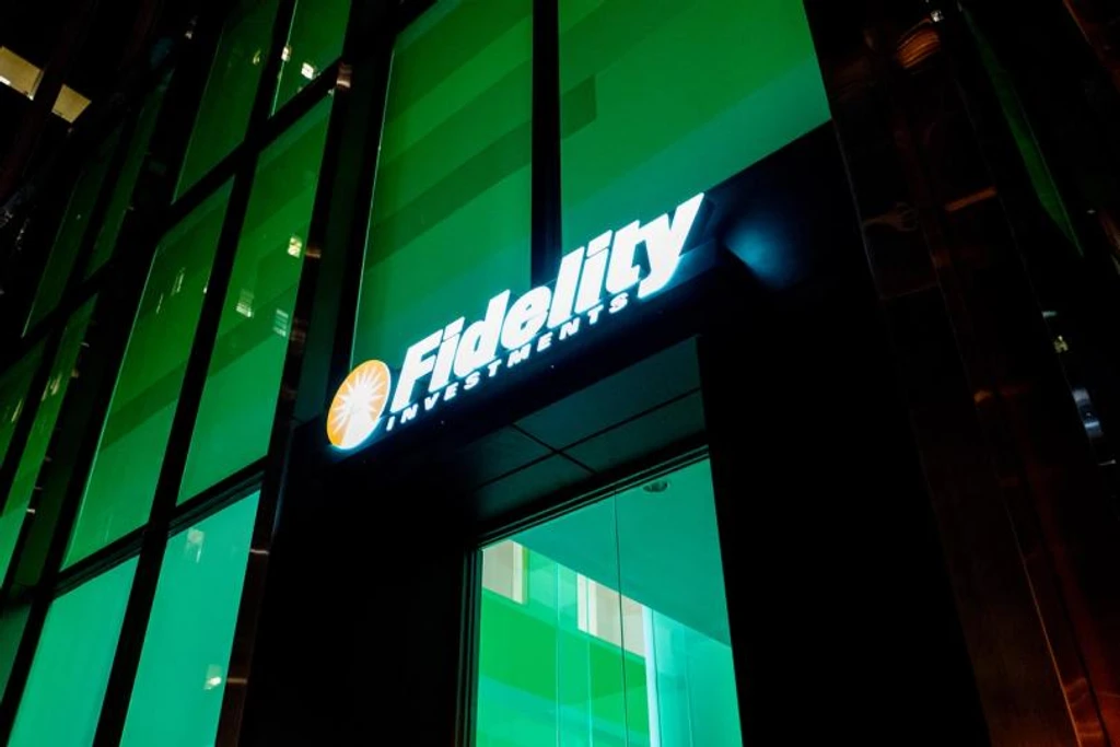Fidelity Enters Stablecoin Reserve Market Amid GENIUS Act Mandates
