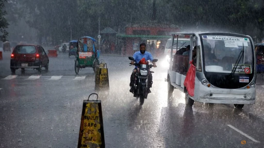 Bangladesh Floods Kill 44, Strand Over One Million
