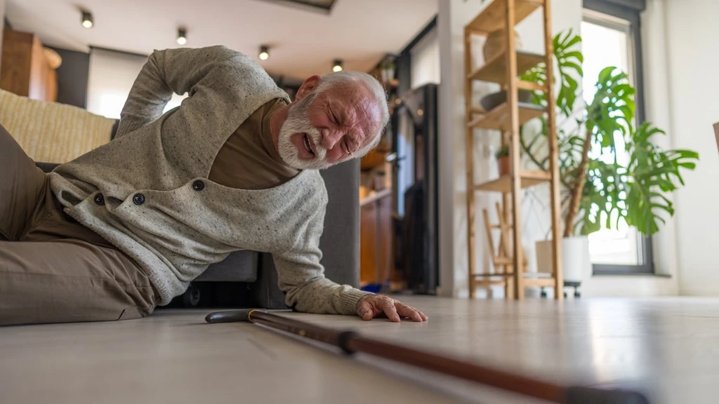 Falls After 40 Linked to Higher Dementia Risk, Major Study Finds