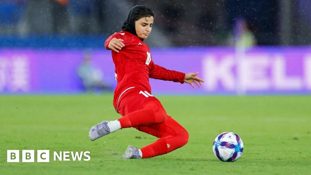 Iranian Footballers Train with Brisbane Roar After Seeking Asylum