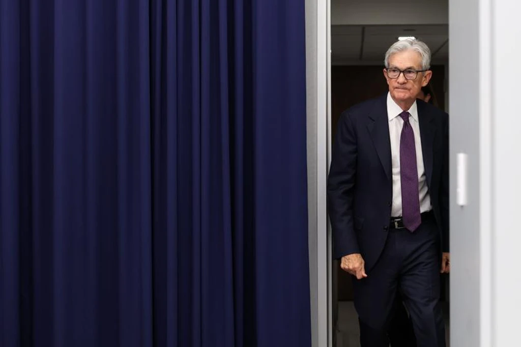 Powell Defies Exit Plans, Stays as Fed Governor Amid Legal Threats