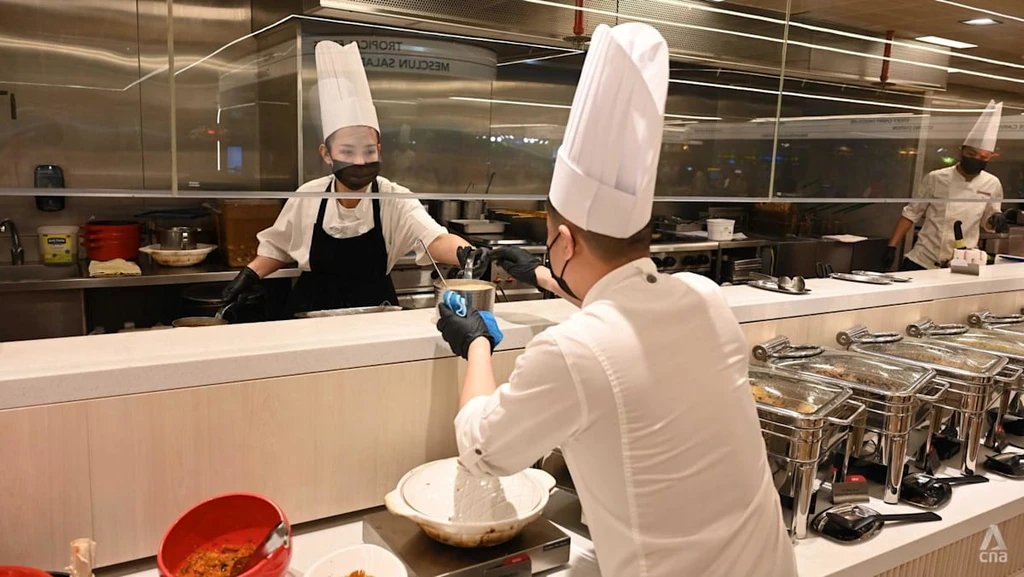 Singapore Food Services Workers to Get Annual Pay Hikes Through 2028 Under PWM