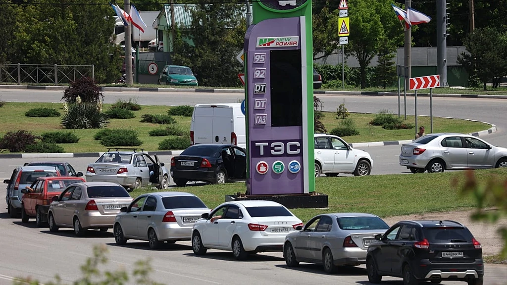 Fuel Crisis Deepens in Russian-Occupied Crimea as Sales Halt