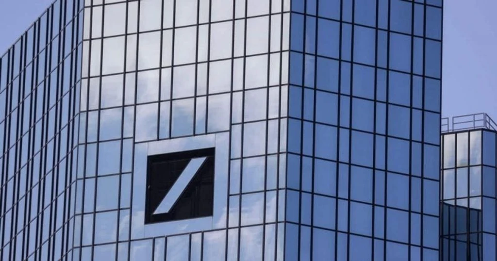Deutsche Bank Lowers Gold Price Forecast by 22% Amid US Policy Uncertainty