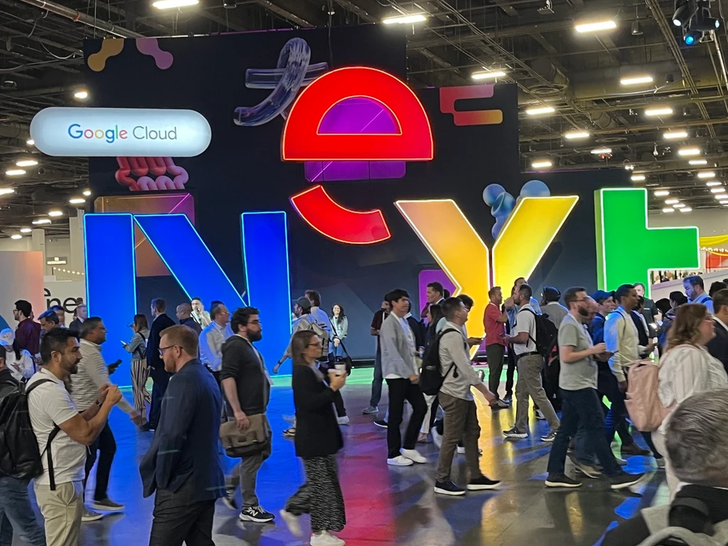 Sovereign Cloud Surges: Google Partners Drive Data Control Amidst AI and Geopolitical Shifts