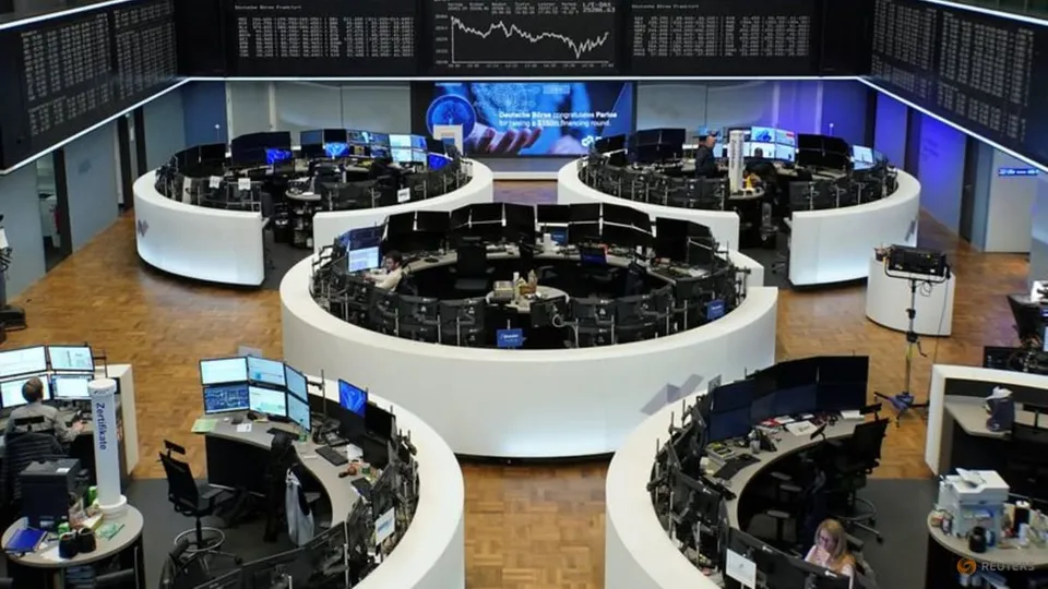 Global Markets Waver Amid Earnings Reports and US-Iran Tensions