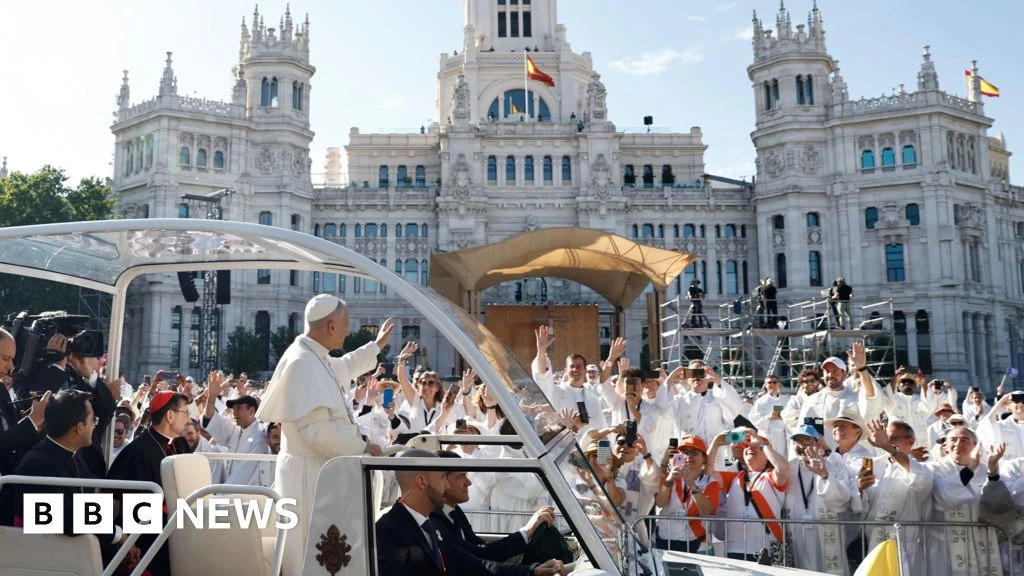 Over a Million Flock to Madrid for Pope's Open-Air Mass